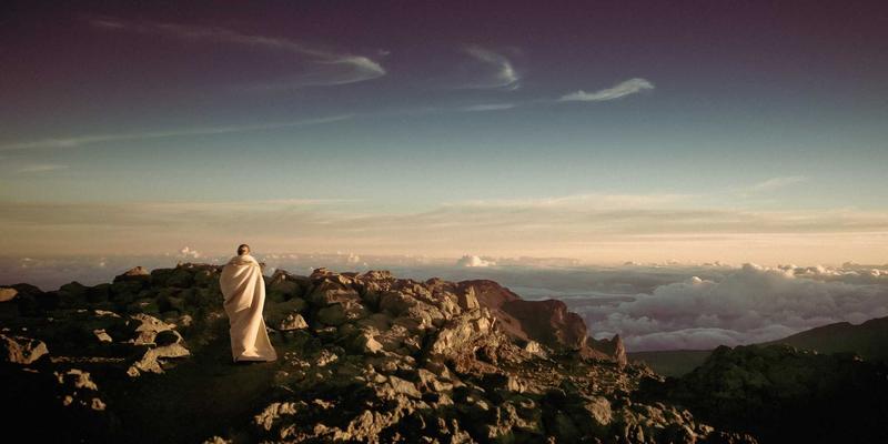 孕期普拉提安全指南：立信普拉提培训揭示各阶段适宜动作与禁忌，助力舒适分娩与快速恢复